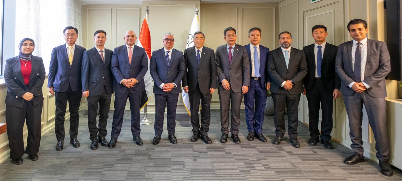 رئيس اقتصادية قناة السويس يبحث تعزيز التعاون مع شركة الهندسة البحرية الصينية (CHEC) في مشروعات الموانئ والبنية التحتية