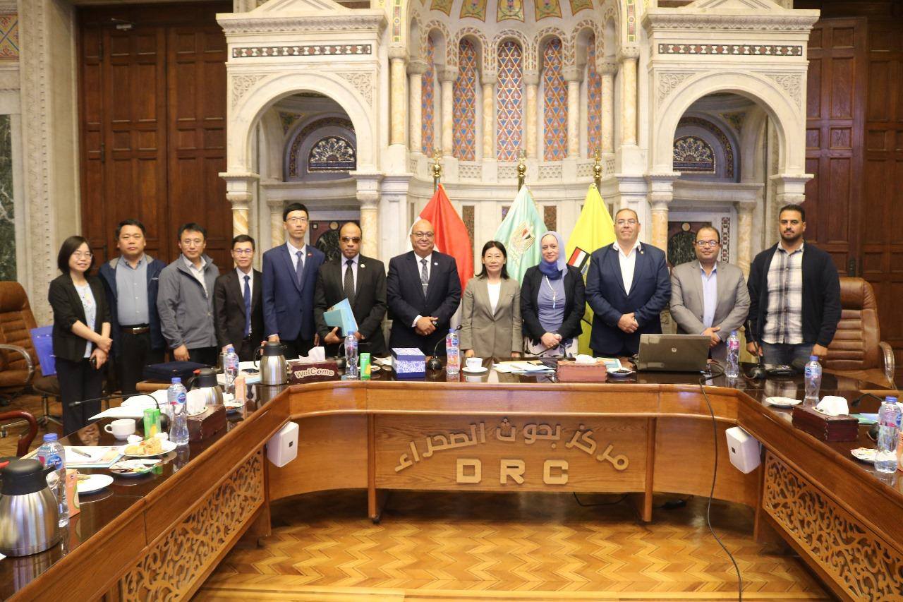 “بحوث الصحراء” يستقبل وفد الأكاديمية الصينية للغابات لبحث تعزيز التعاون في مجال مكافحة التصحر