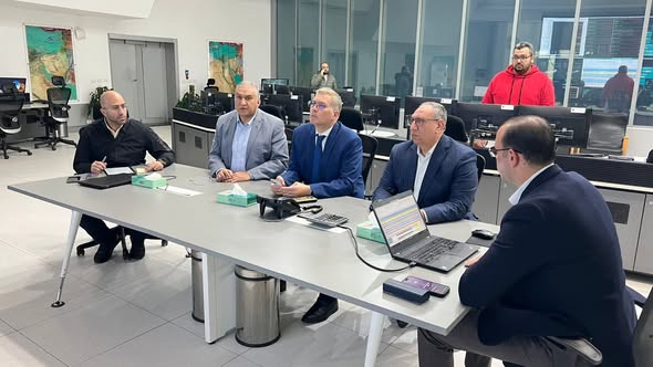 وزير البترول يتفقد مركز التحكم بالشبكة القومية للغاز الطبيعي