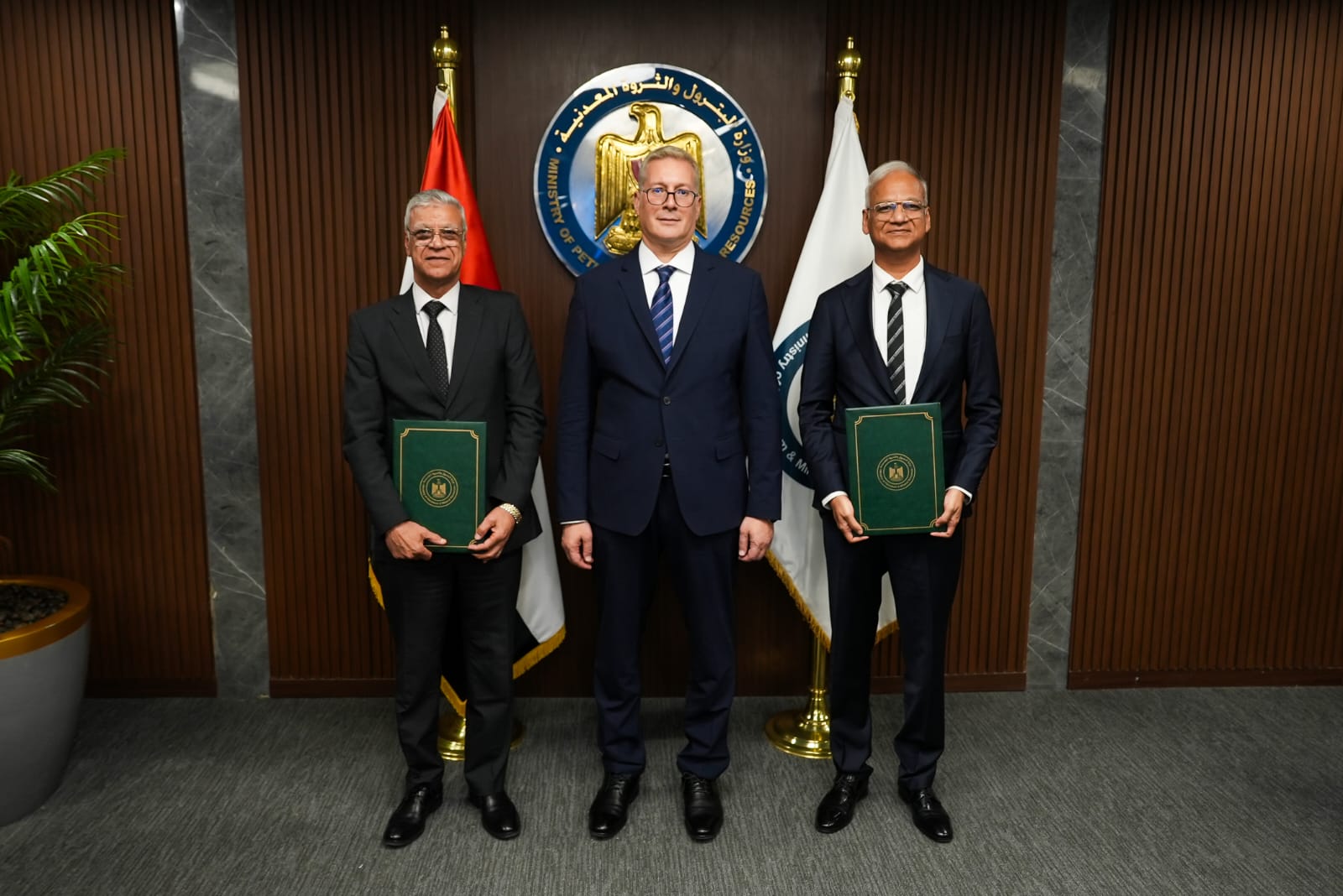 وزير البترول يشهد توقيع عقد توريد الفوسفات للمجمع الصناعي الجديد بالمنطقة الاقتصادية